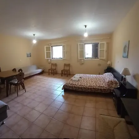 J&b 1 Apartment Petalidi